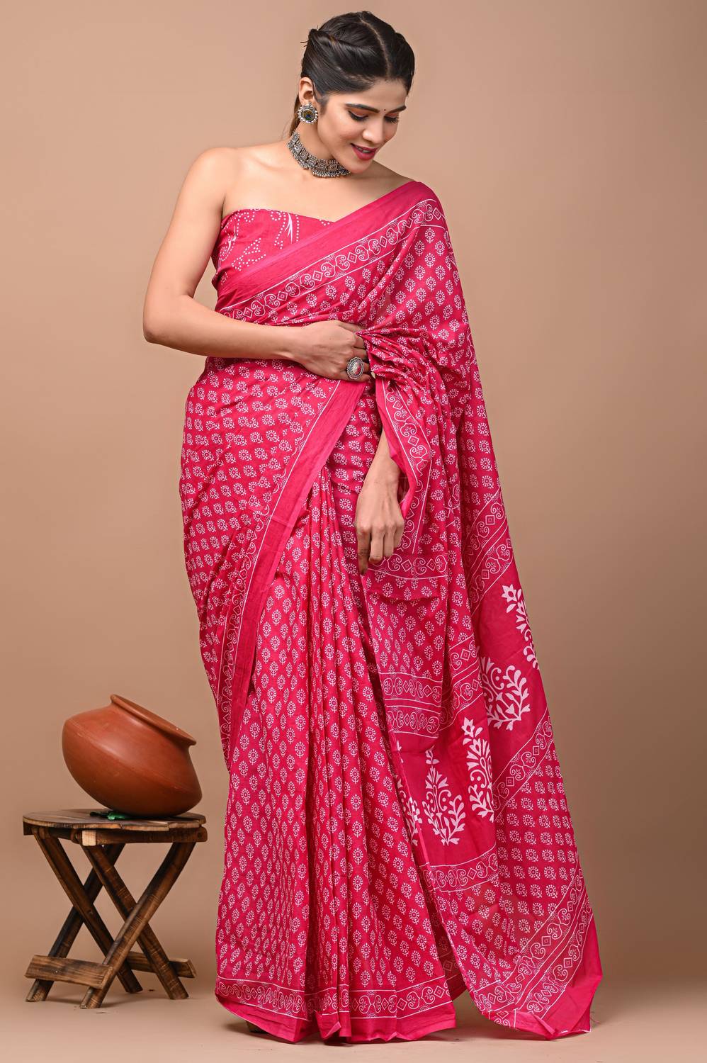 LOVWEAR Floral Print, Printed Daily Wear Pure Cotton Saree (Pink)