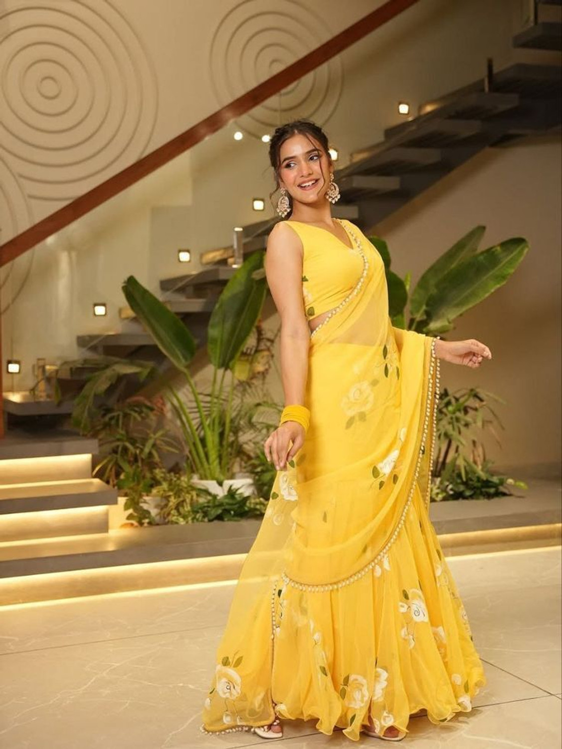Image of Kryvyn Floral Print Bollywood Georgette Saree