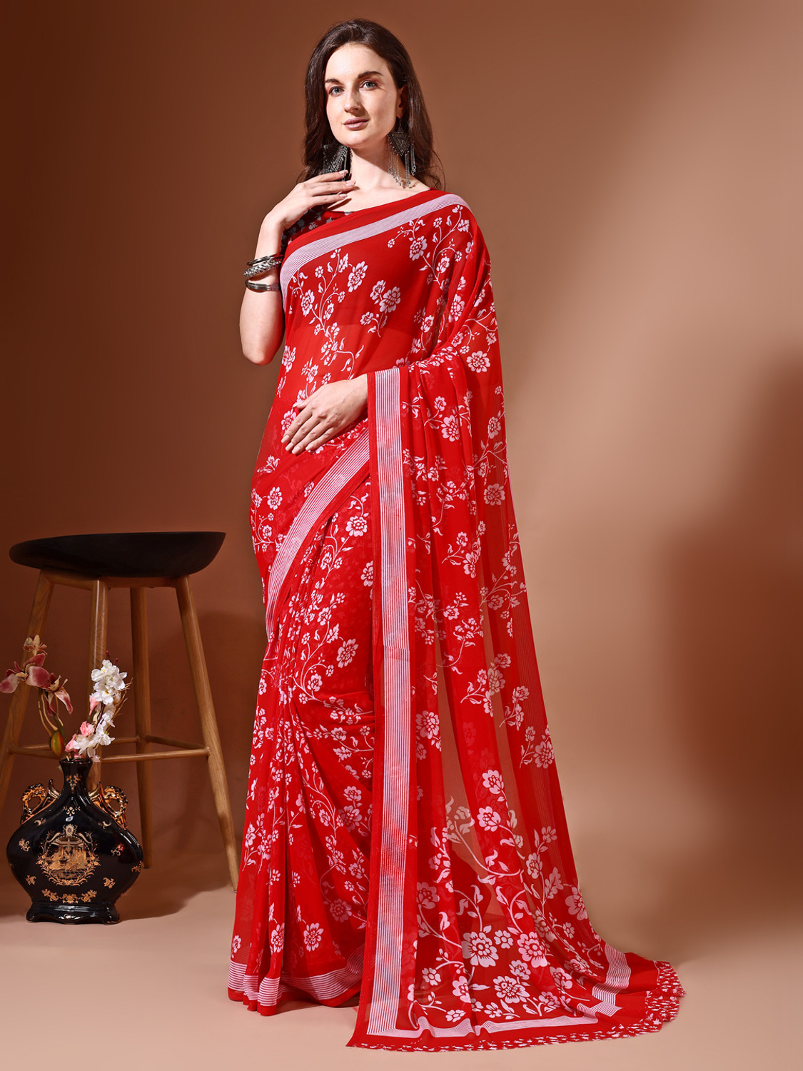 Image of VIBHAGYAA Floral Print, Printed Daily Wear Chiffon Saree (Red, White)