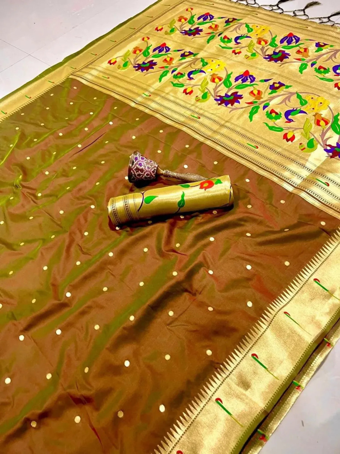Image of KAKADIYA Printed Banarasi Pure Silk Saree