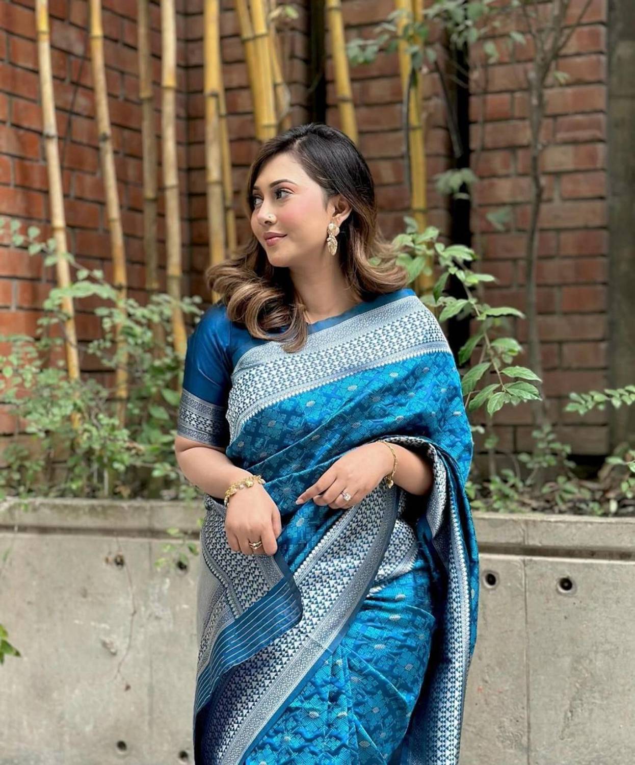 AVANTIKA FASHION Woven Banarasi Pure Silk, Art Silk Saree