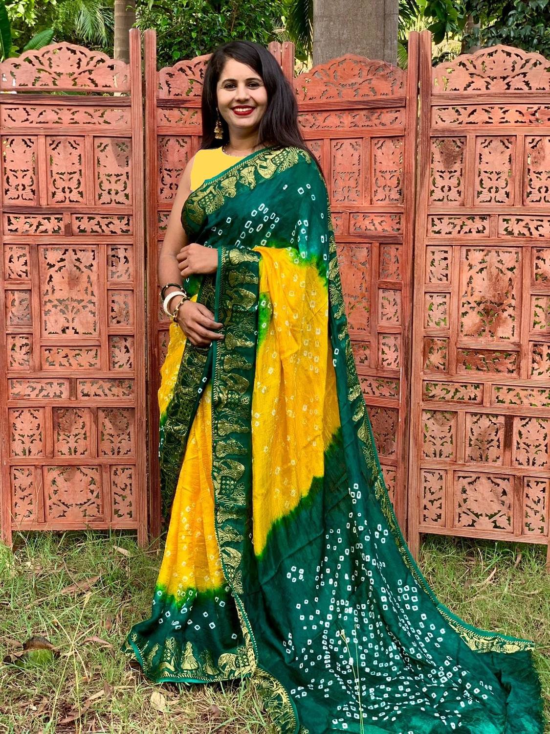RR Sarees Hand Painted, Self Design Bandhani Art Silk Saree