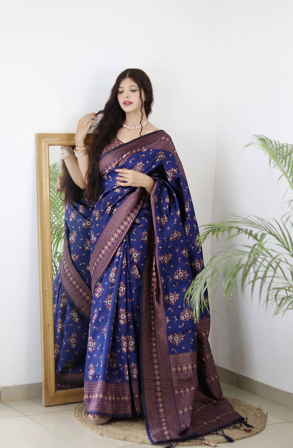 AVANTIKA FASHION Woven Kanjivaram Pure Silk, Art Silk Saree (Dark