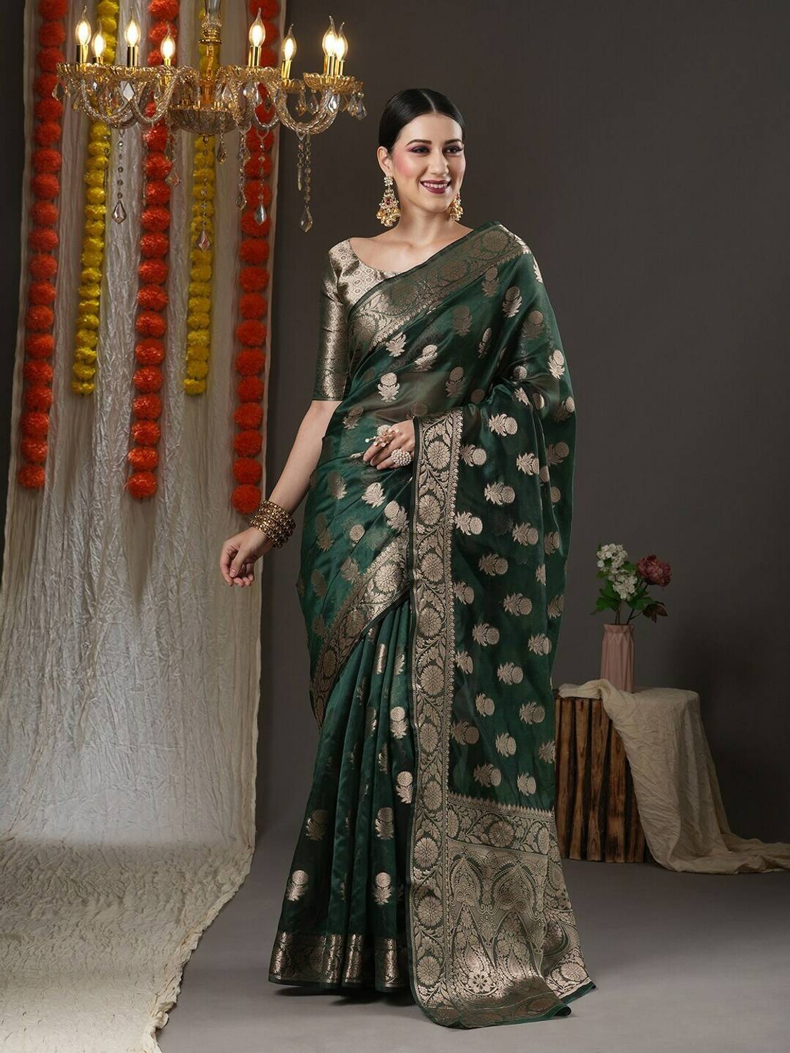 Aformi Solid/Plain, Temple Border, Woven Banarasi Organza Saree