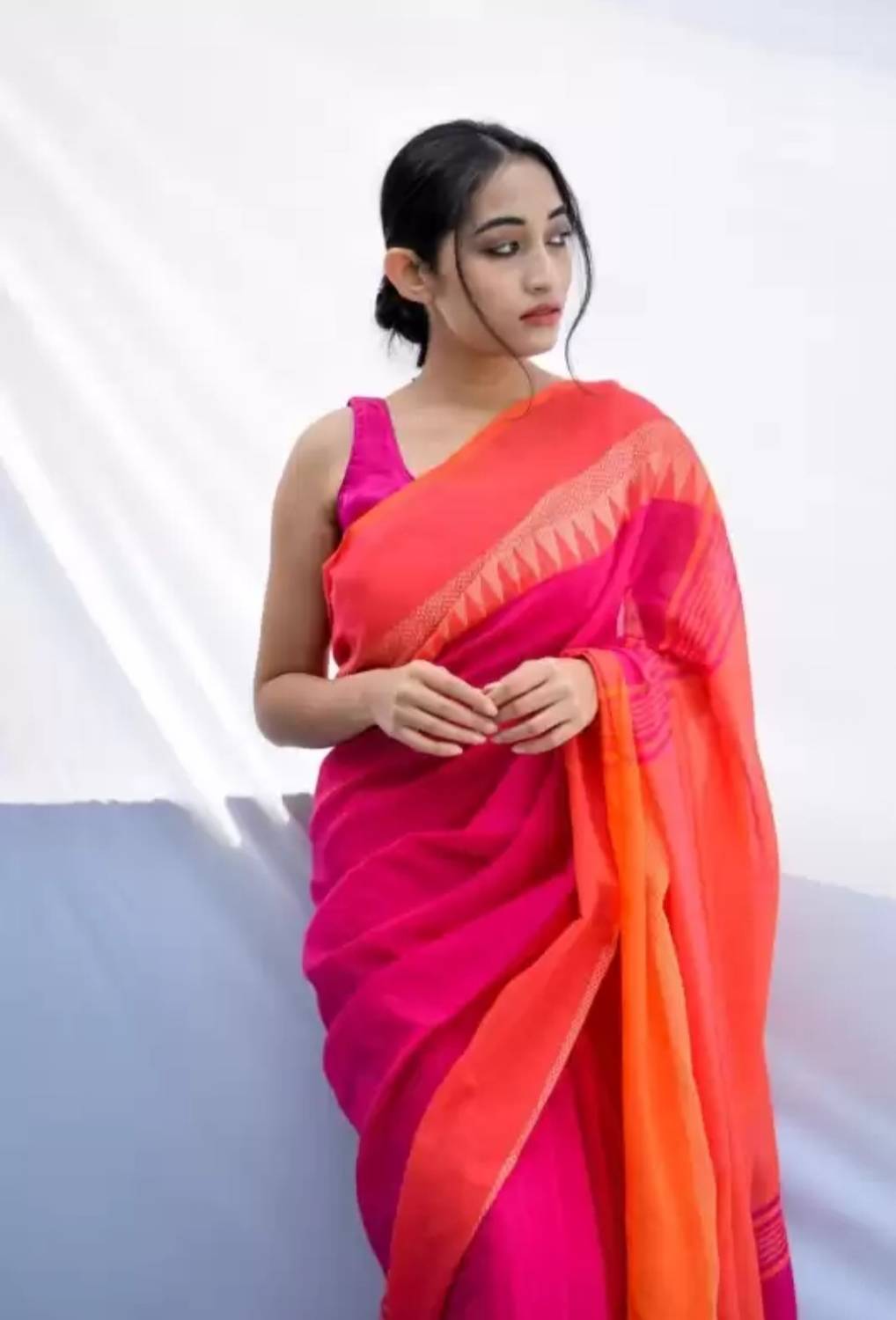SMRITI HANDLOOM Woven, Self Design Handloom Cotton Blend Saree