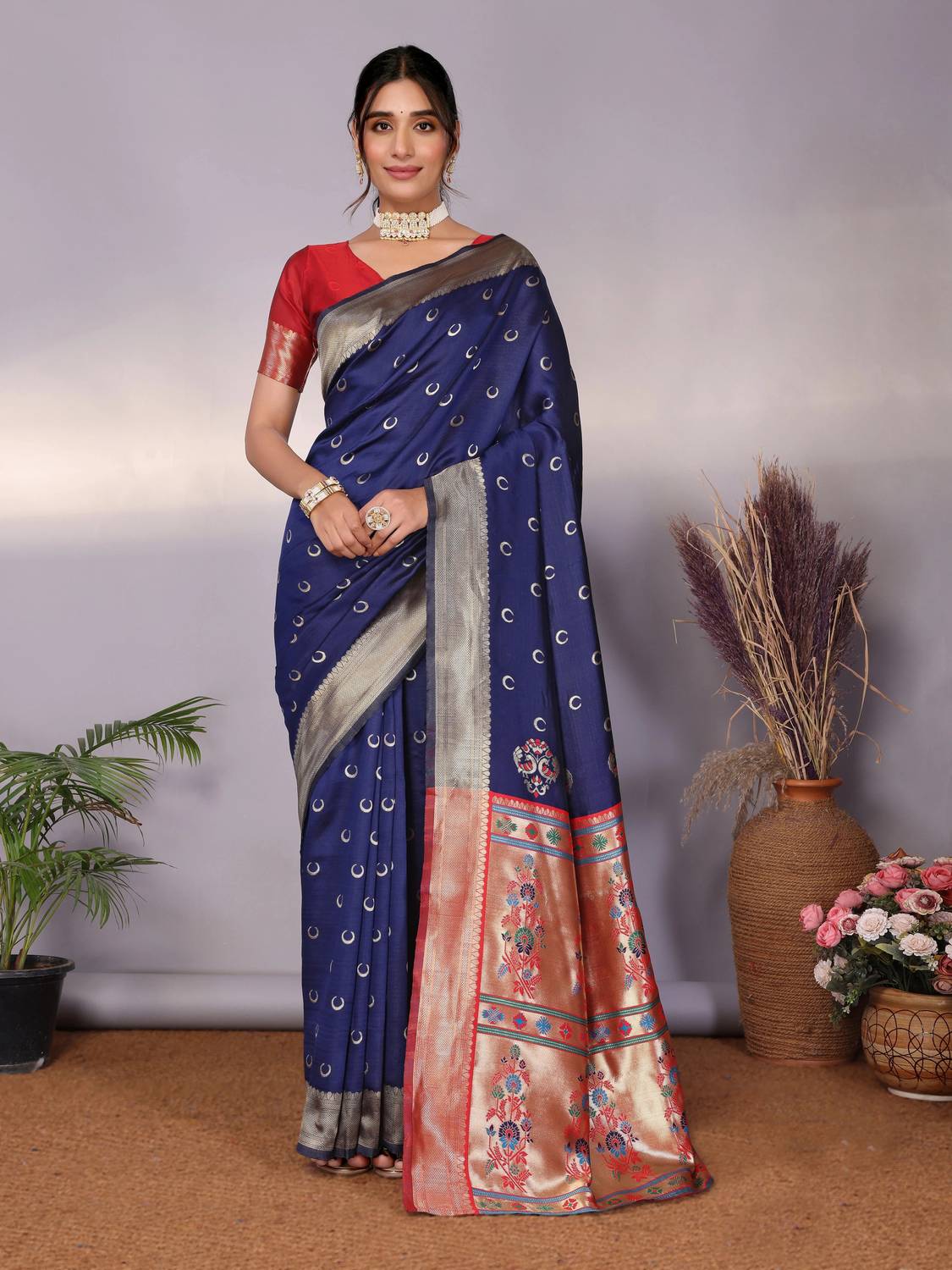 AVANTIKA FASHION Woven Kanjivaram Pure Silk, Art Silk Saree (Dark