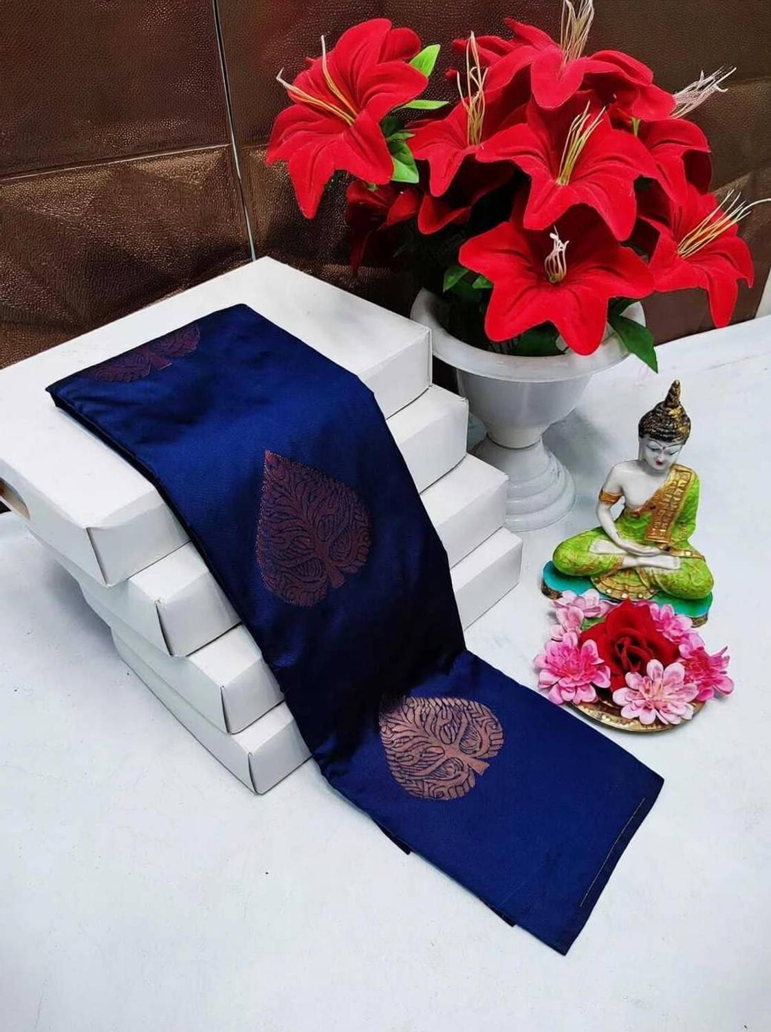 AVANTIKA FASHION Woven Kanjivaram Pure Silk, Art Silk Saree