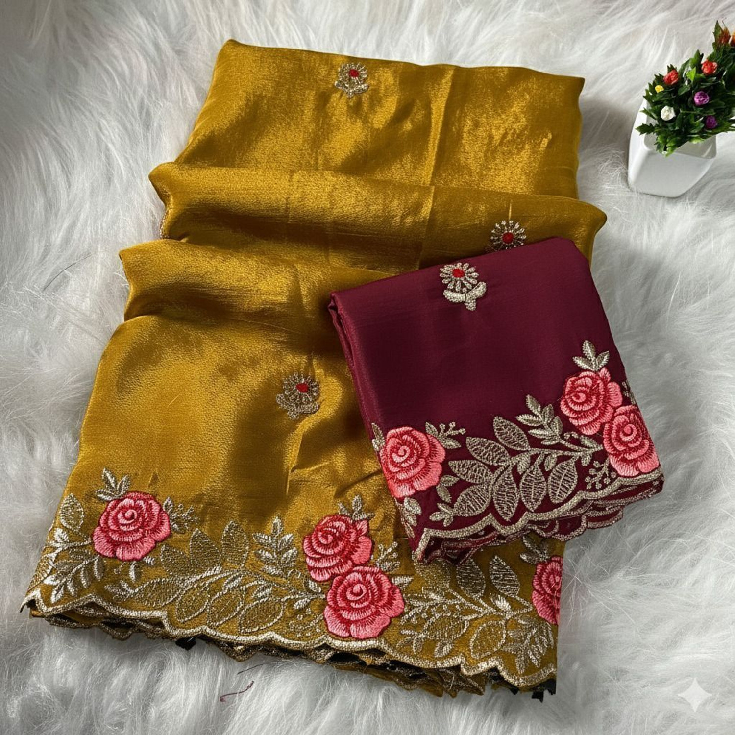 Image of AMIYASILKMILLS Embroidered Bollywood Georgette Saree