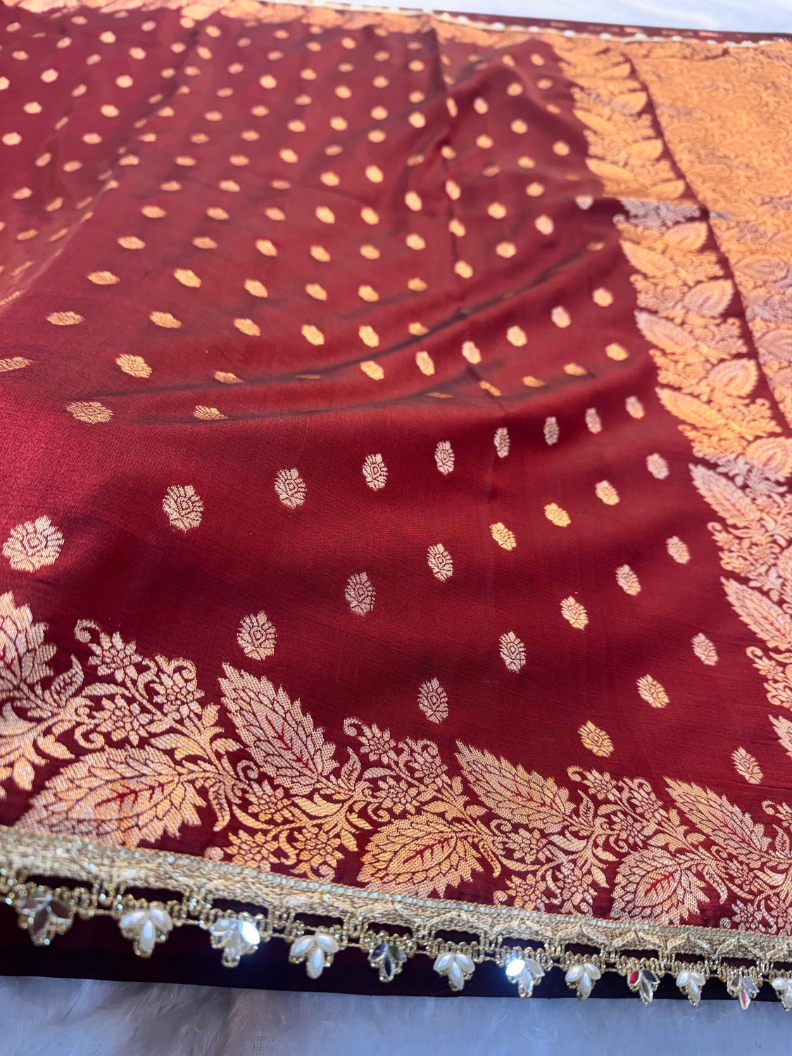 Image of Banaras silk palace Woven Banarasi Pure Silk Saree (Maroon)