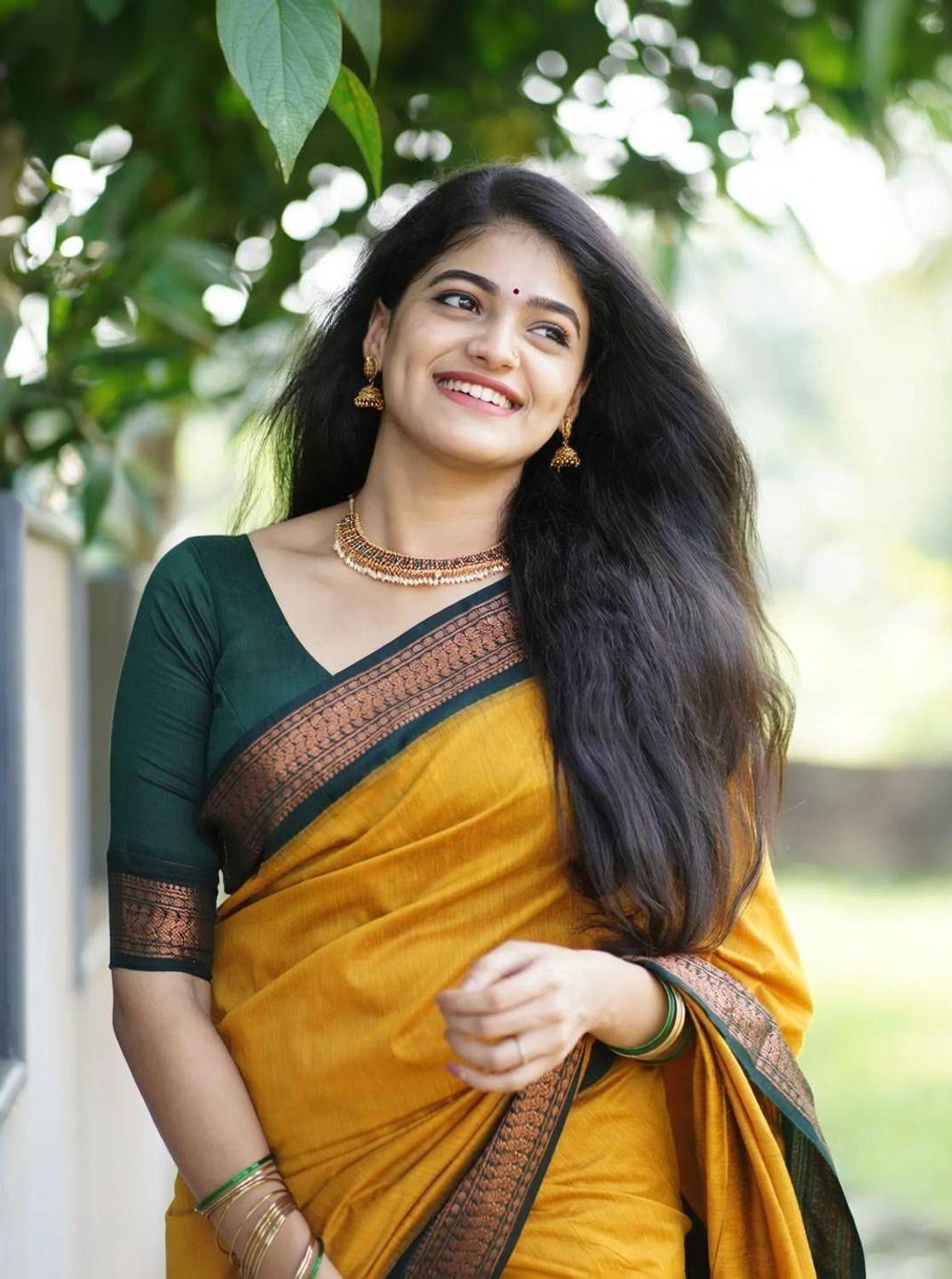 AMARQUEEN Embroidered Banarasi Silk Blend Saree