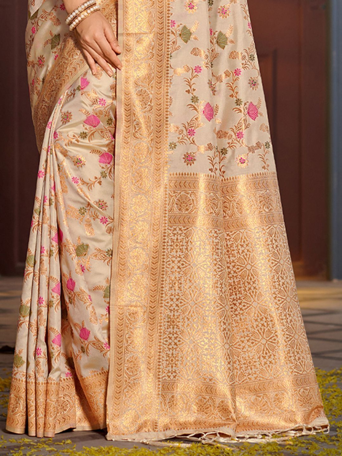 Image of Sutriti Woven Banarasi Silk Blend Saree (Cream)