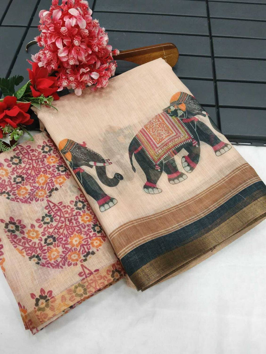 AARAANA Floral Print, Striped Kanjivaram Linen, Cotton Linen Saree