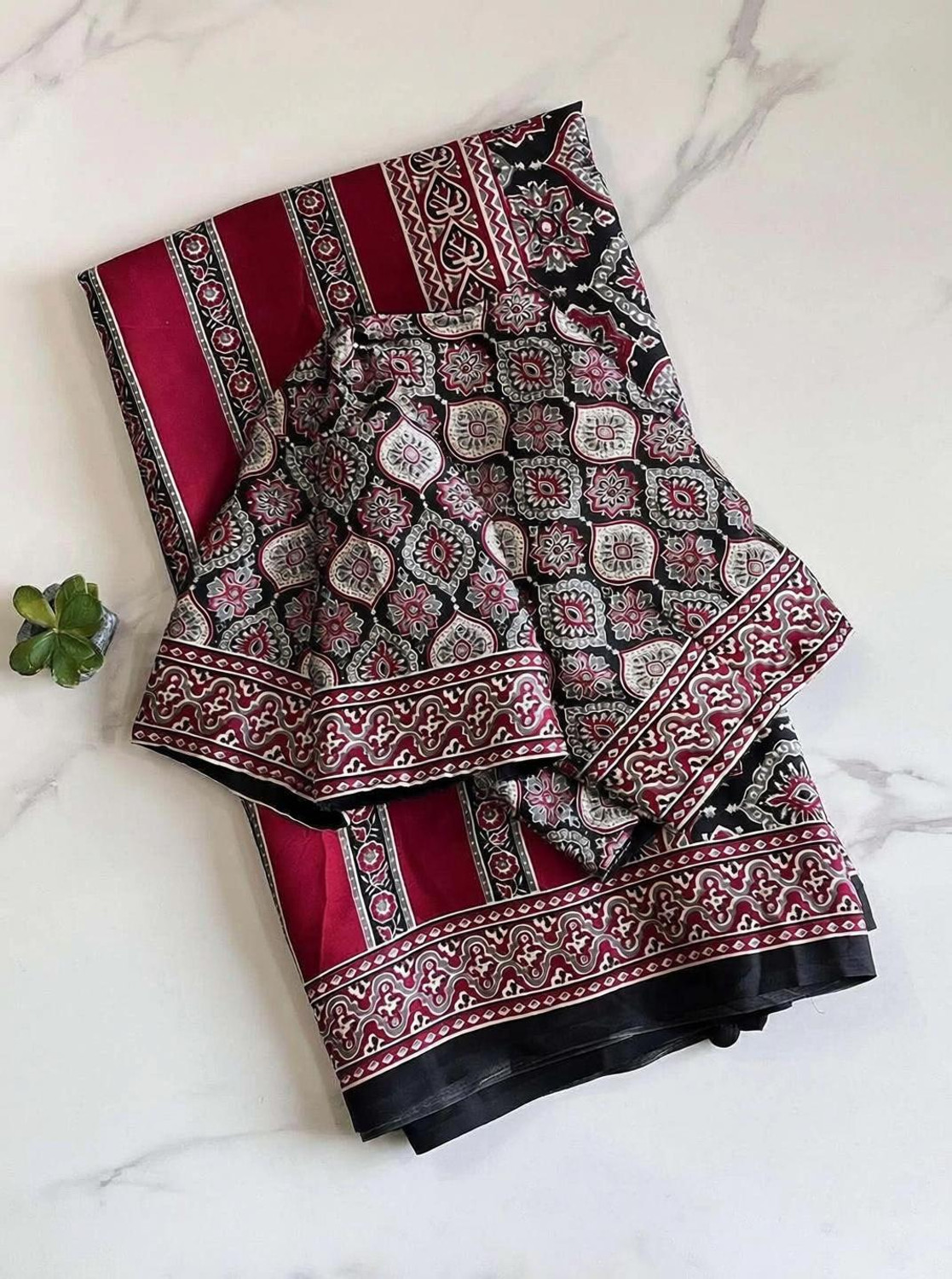 Image of BADE SUHANE Printed Daily Wear Crepe Saree