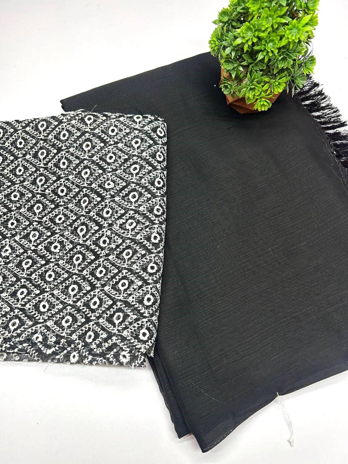 Bapa Sitaram Fashion Embroidered, Solid/Plain Daily Wear Georgette Saree
