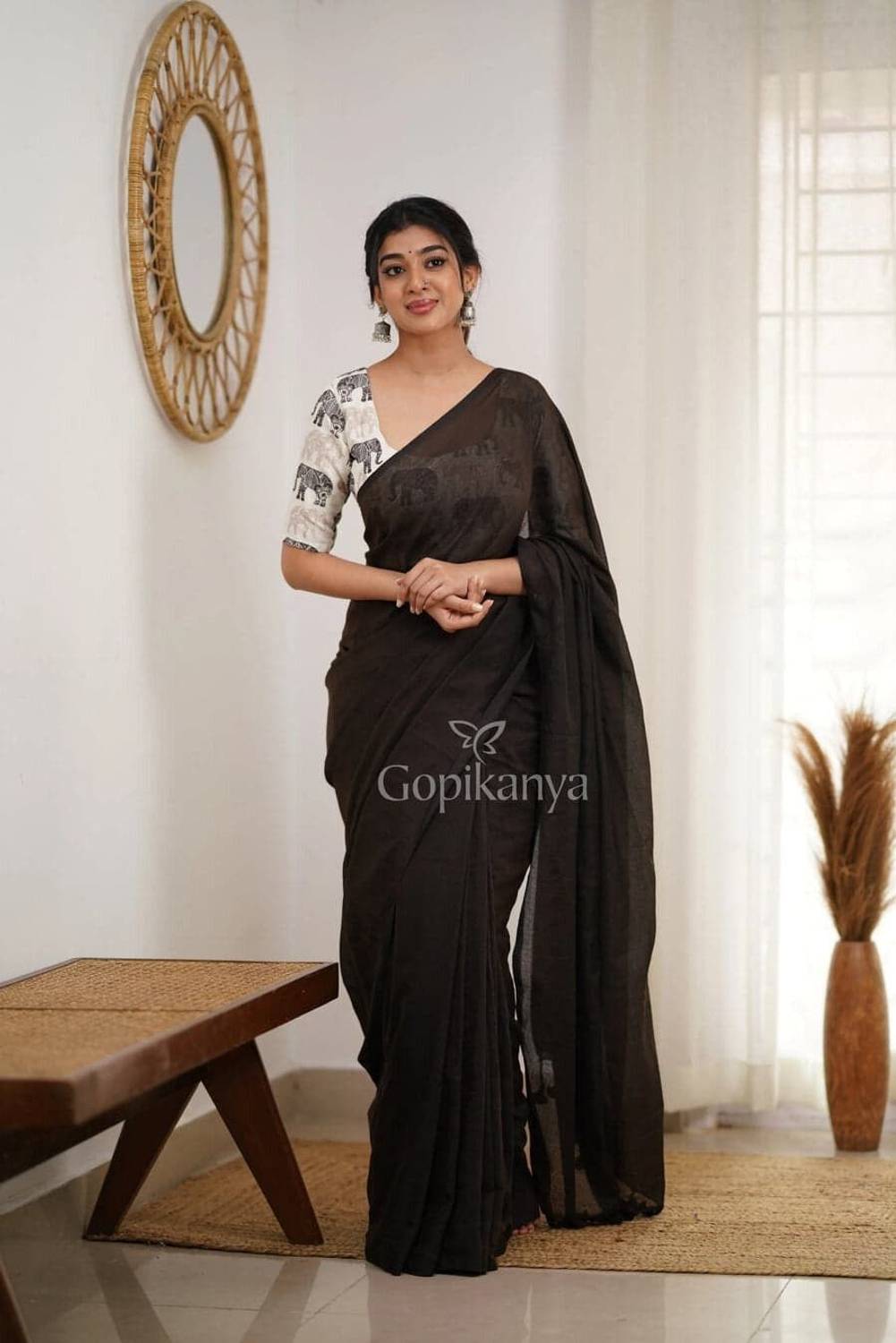 Amita Collections Solid/Plain Handloom Cotton Blend Saree