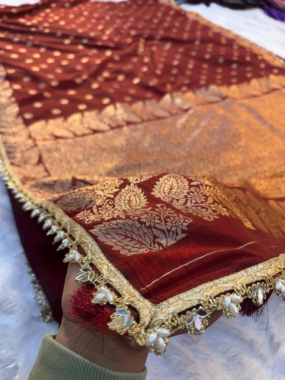 Image of Banaras silk palace Woven Banarasi Pure Silk Saree (Maroon)