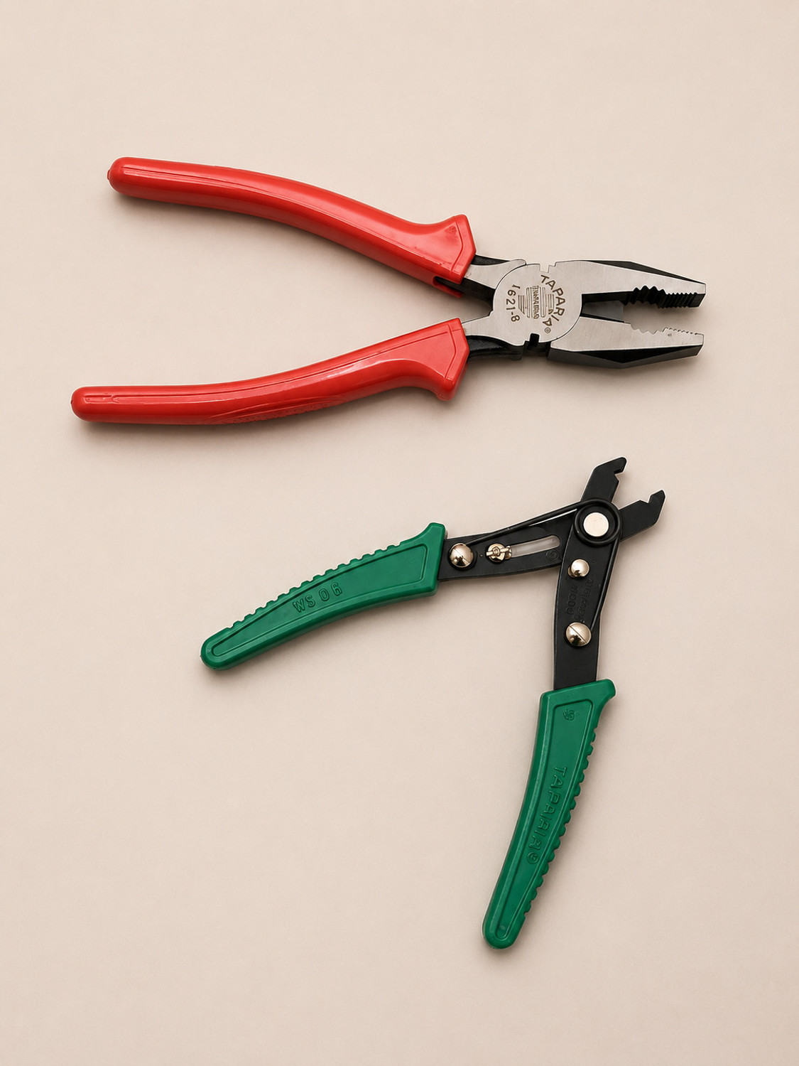 Image of TAPARIA 1621-8 Combination Plier, WS-06 Wire Stripper & 840 Screwdriver Set Combo Pack Combination Screwdriver Set