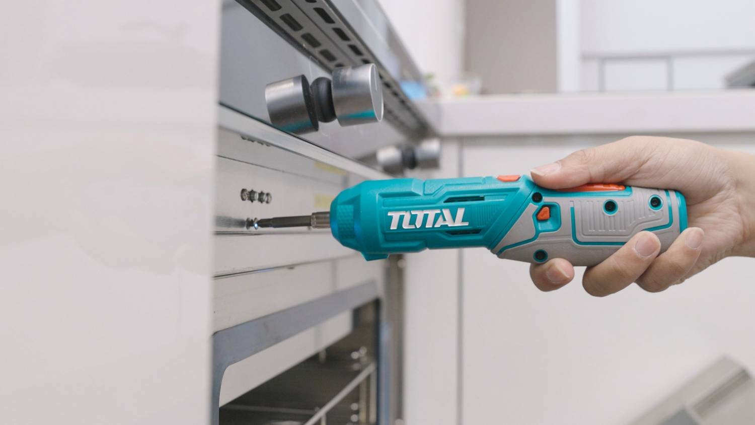 TOTAL 4V 4nm Cordless Screwdriver Set - Image 2