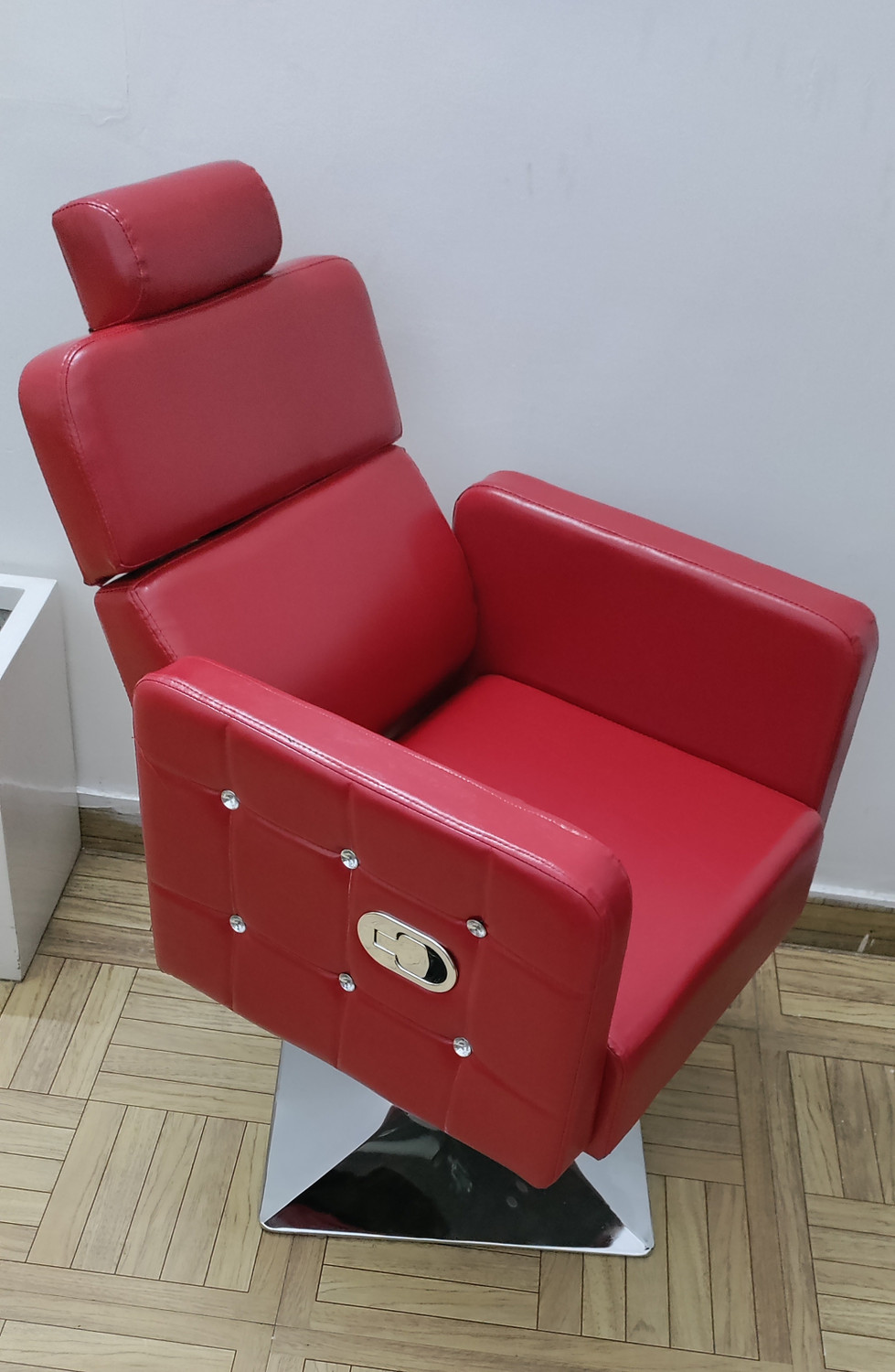 Image of linus Plane Handle red Styling Chair
