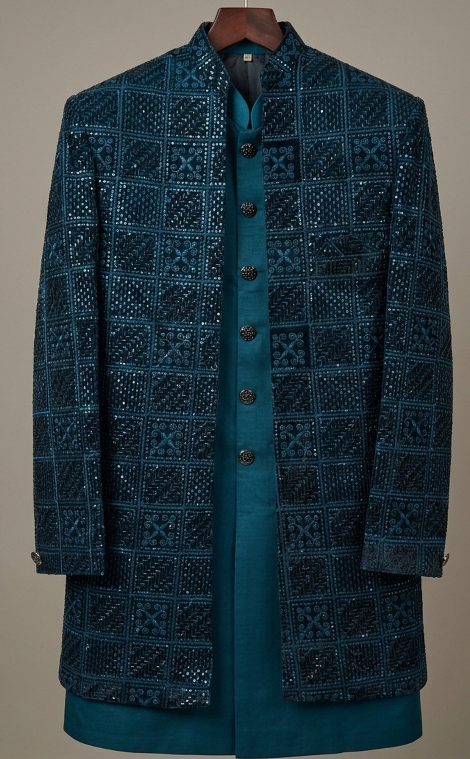 Image of LAARIJOHN DOJANA Embroidered Sherwani
