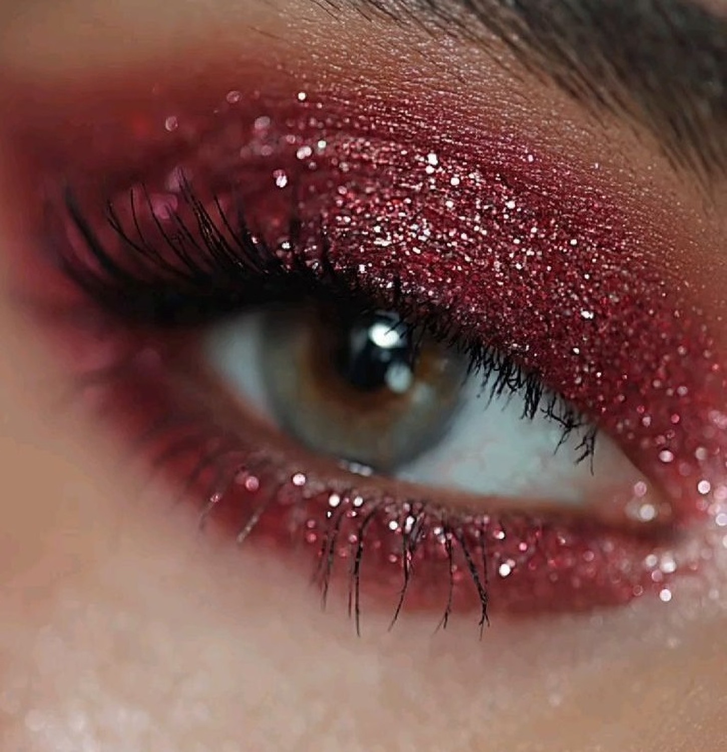 Image of DARYUE Red Metallic Glitter Powder for Glamorous Looks
