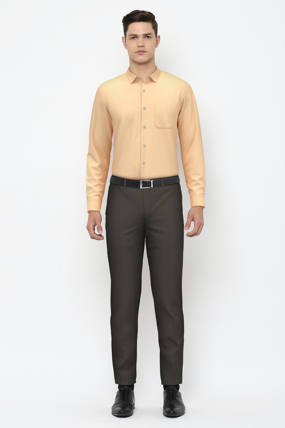 Image of PETER ENGLAND Men Regular Fit Solid Spread Collar Formal Shirt