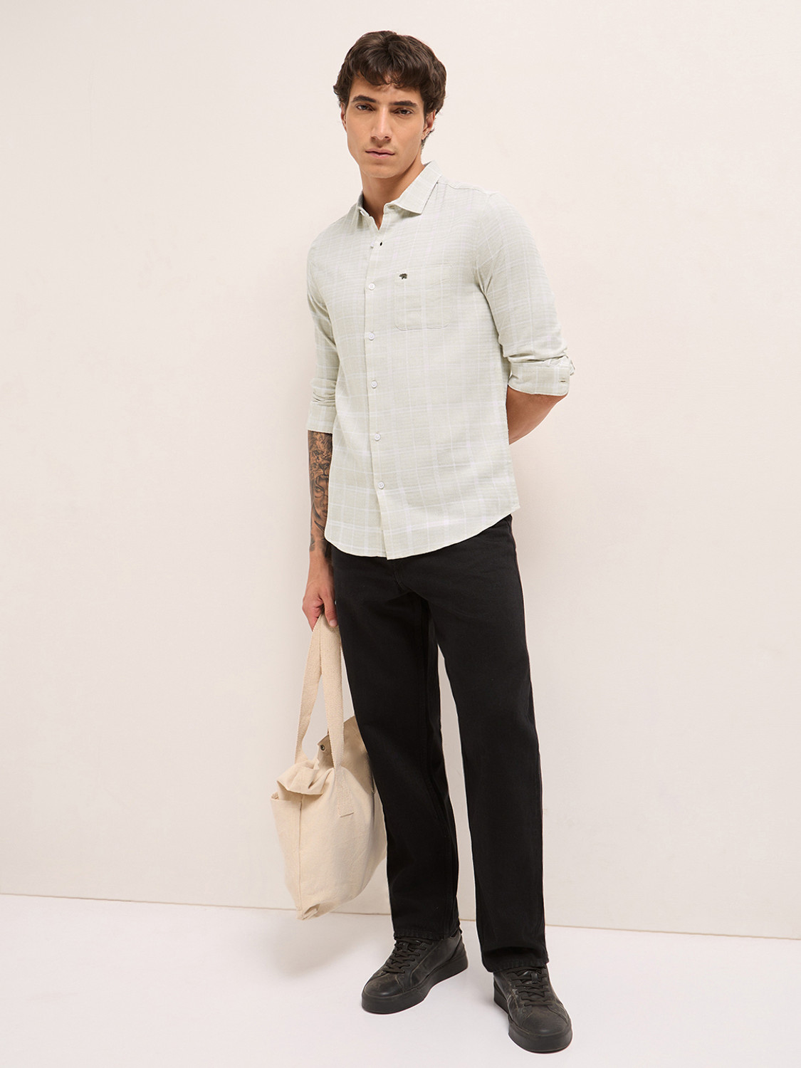 Image of THE BEAR HOUSE Men Slim Fit Checkered Spread Collar Casual Shirt
