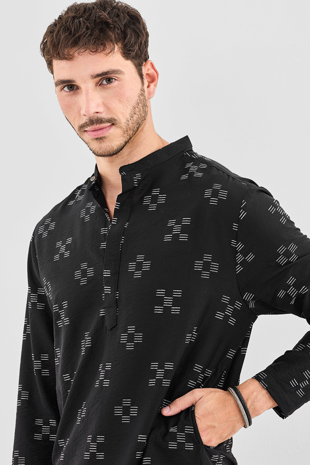 Image of Snitch Men Geometric Print Straight Kurta