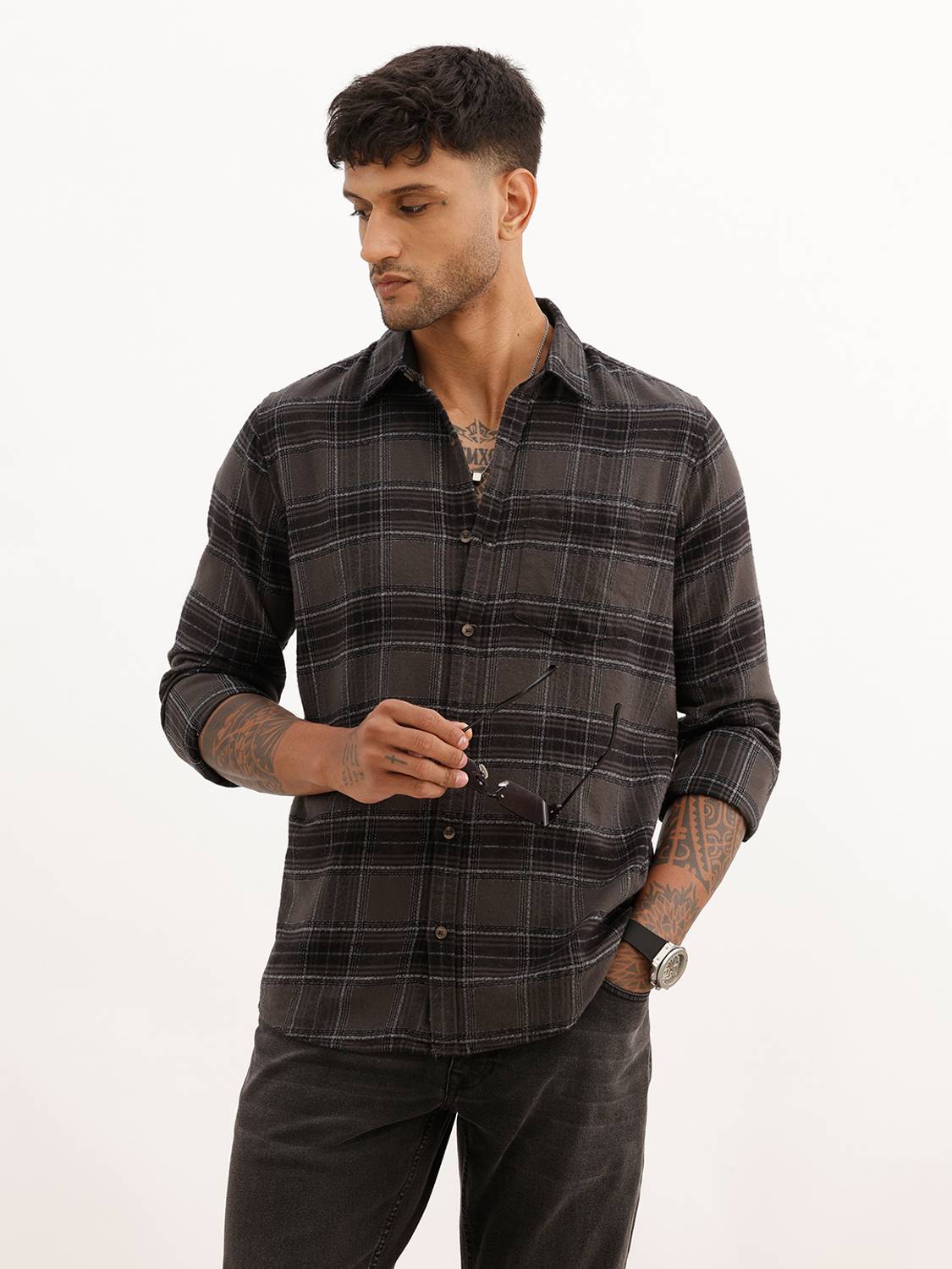 Men Slim Fit Checkered Spread Collar Casual Shirt - Image 1