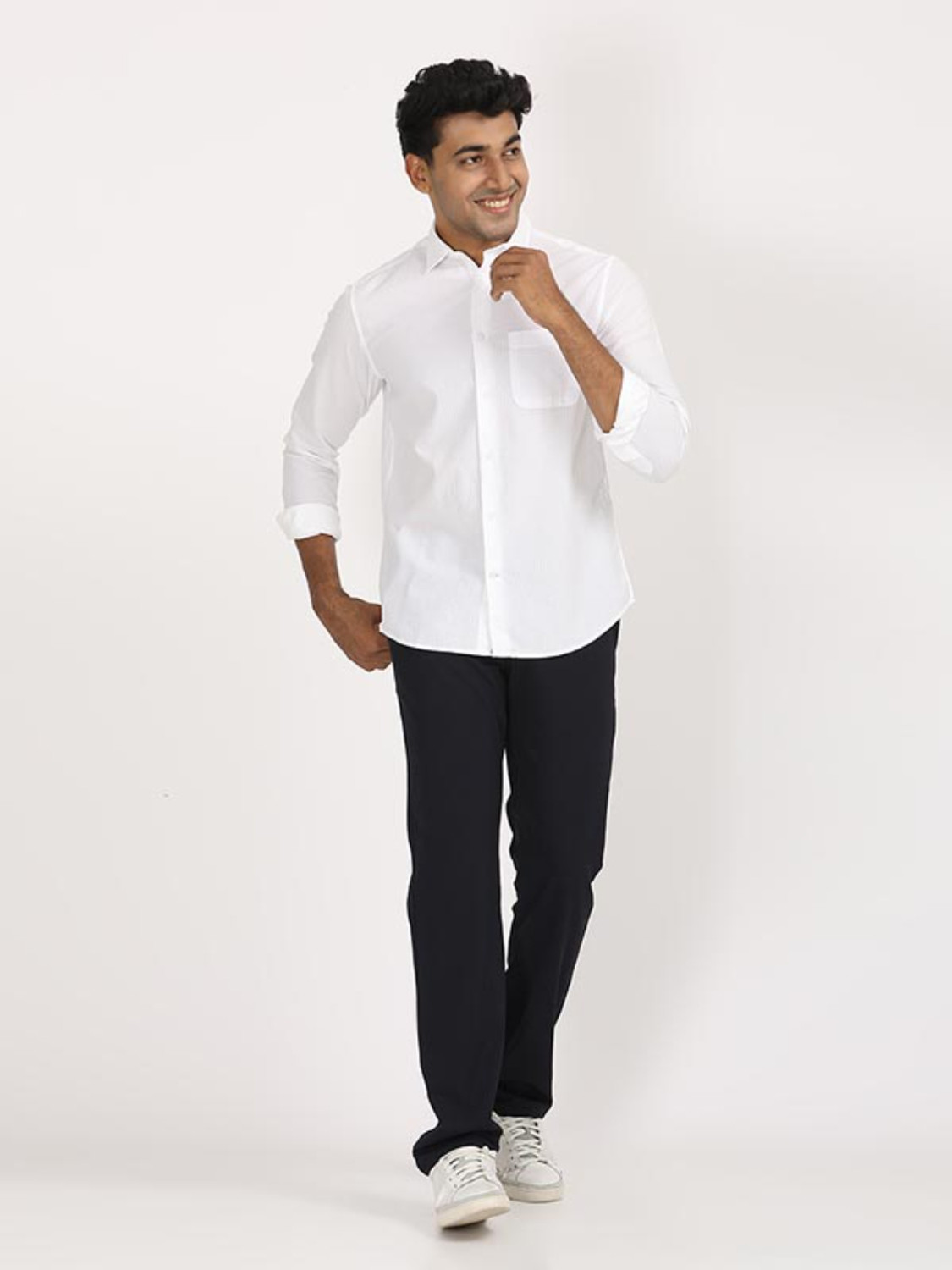 Image of INDIAN TERRAIN Men Solid Casual White Shirt