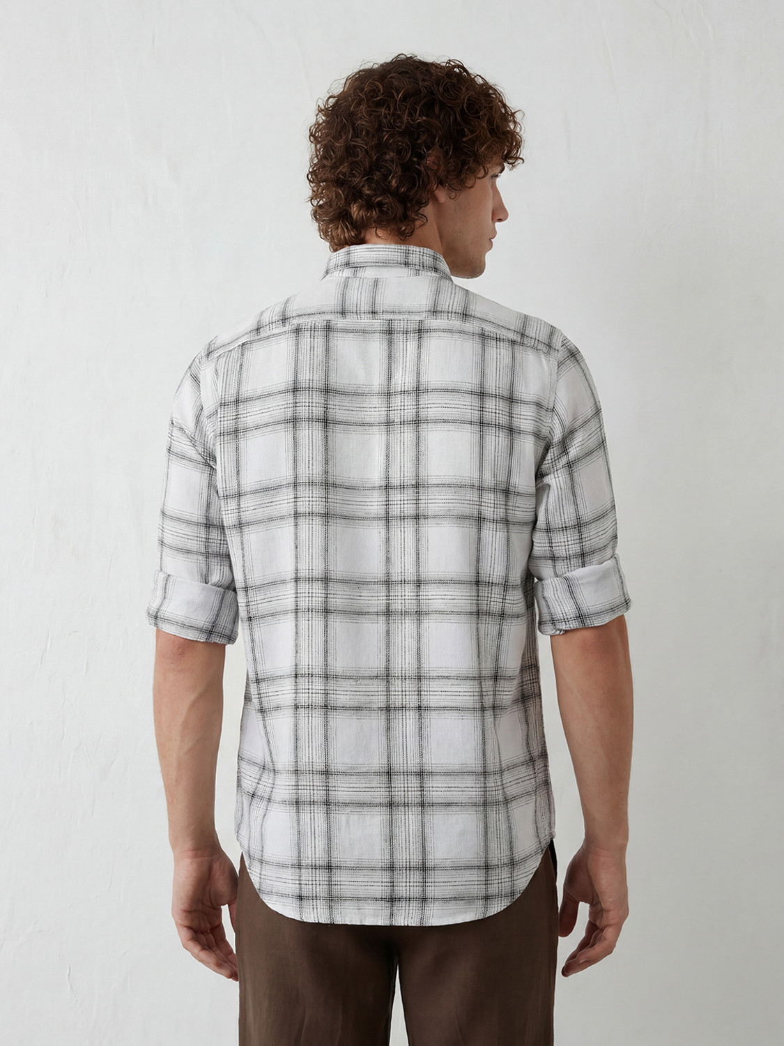 Image of WROGN Men Regular Fit Checkered Slim Collar Casual Shirt