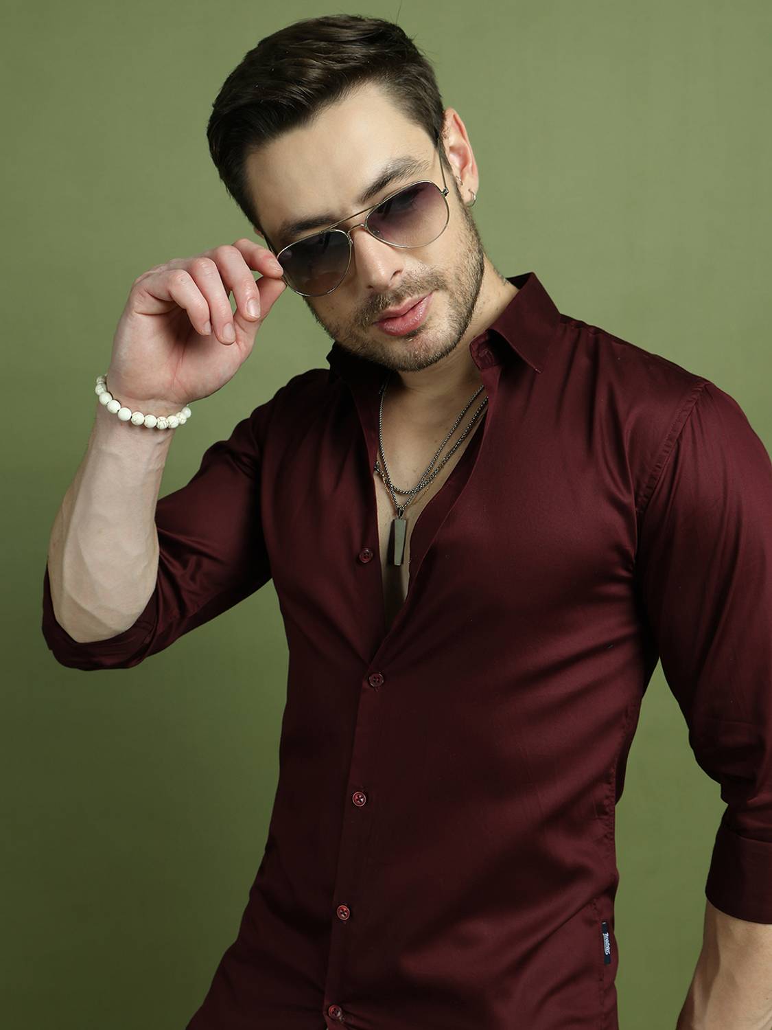 Roadster Men Regular Fit Solid Spread Collar Casual Shirt