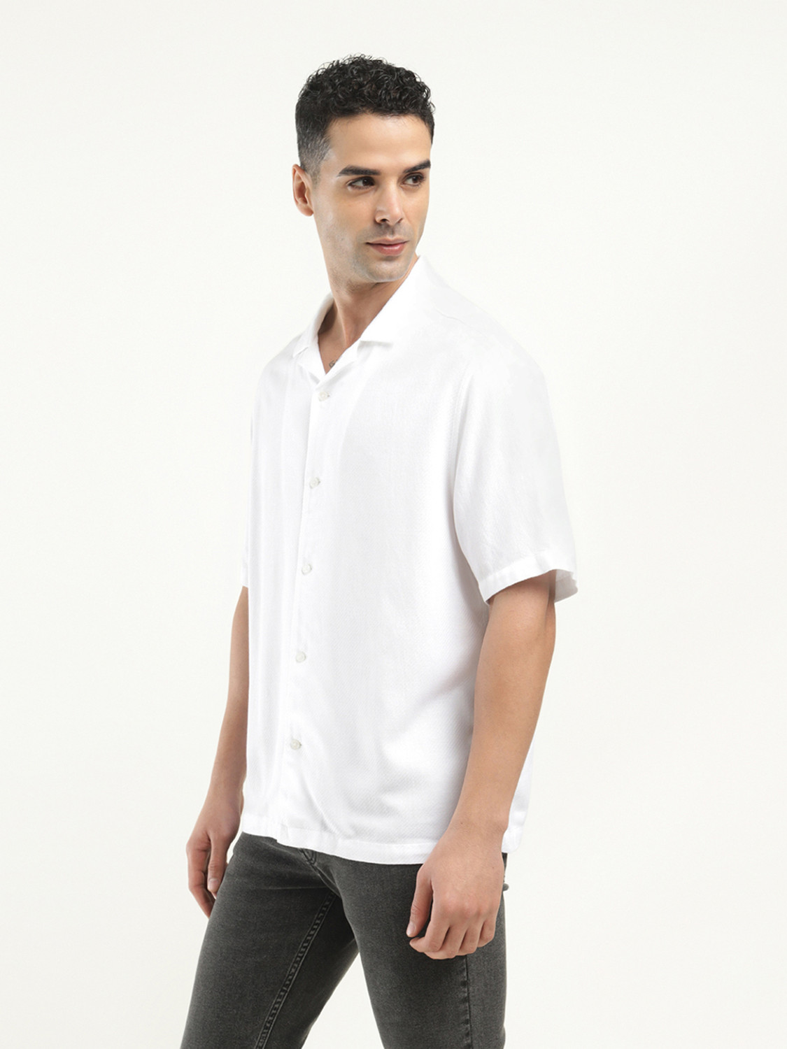 Image of LEVI'S Men Solid Casual White Shirt