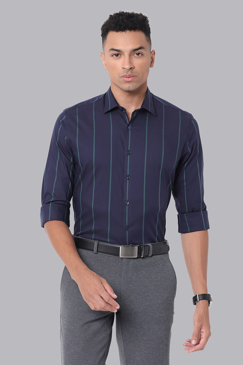 Image of VAN HEUSEN Men Slim Fit Striped Spread Collar Casual Shirt