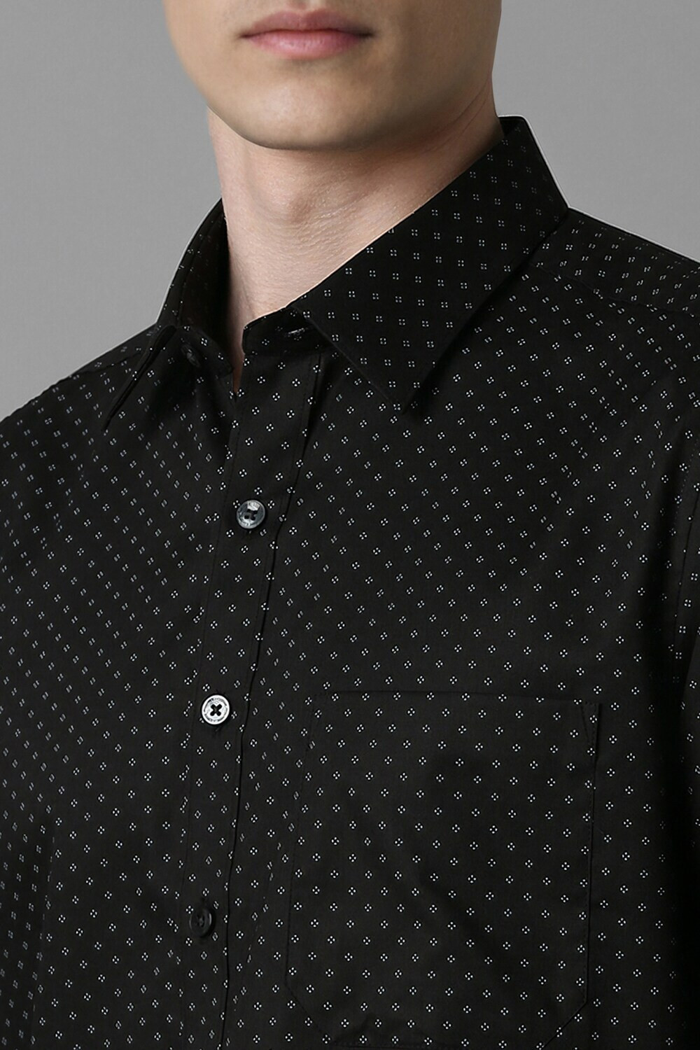 Image of LOUIS PHILIPPE Men Solid Formal Black Shirt