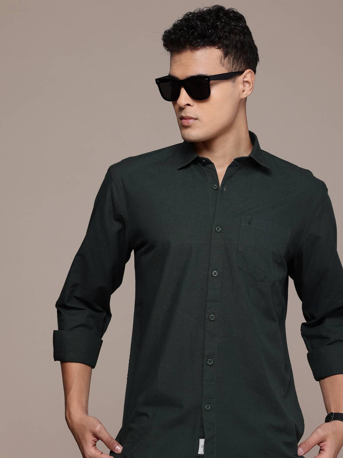 BLUE SQUAD Men Slim Fit Solid Spread Collar Casual Shirt