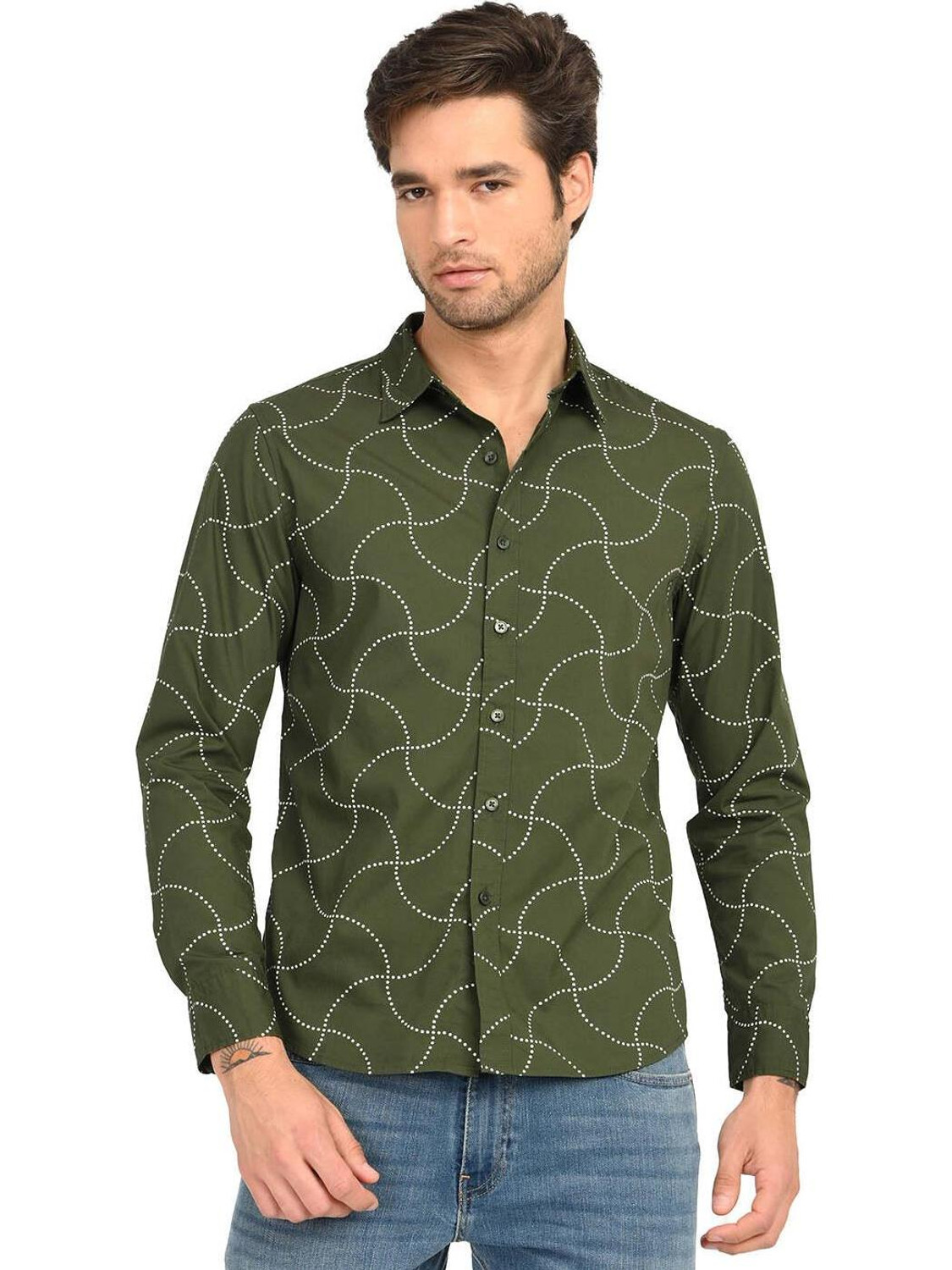 Image of LEVI'S Men Slim Fit Printed Spread Collar Casual Shirt