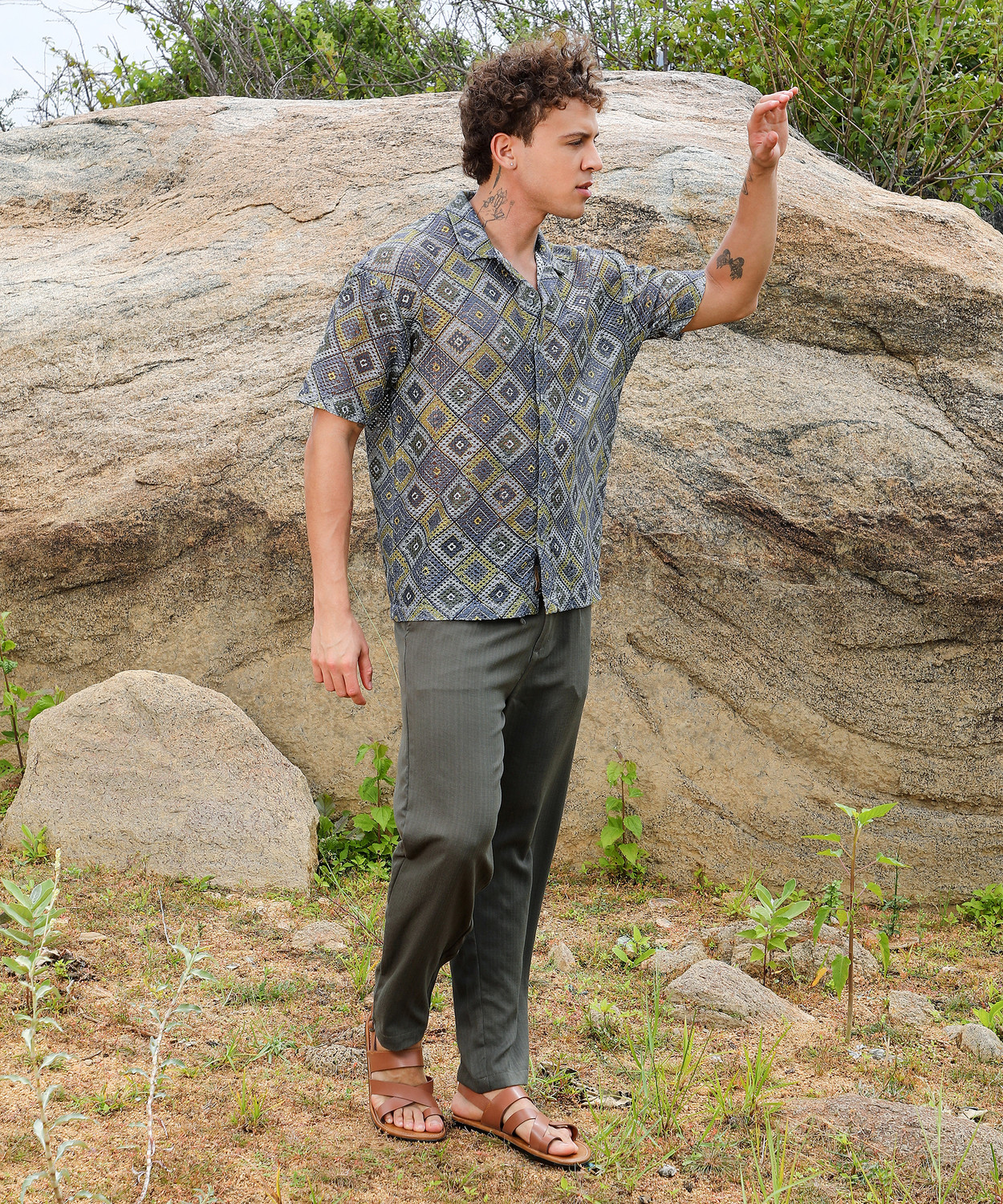 Image of CAMPUS SUTRA Men Solid Casual Multicolor Shirt