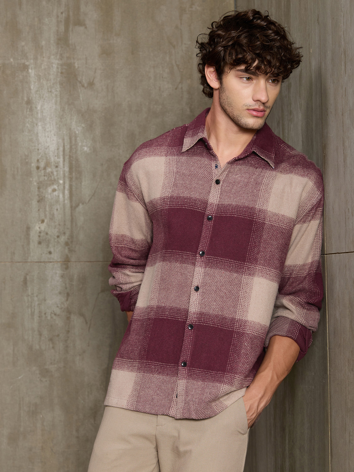 Image of CAHOOT Men Relaxed Fit Checkered Spread Collar Casual Shirt