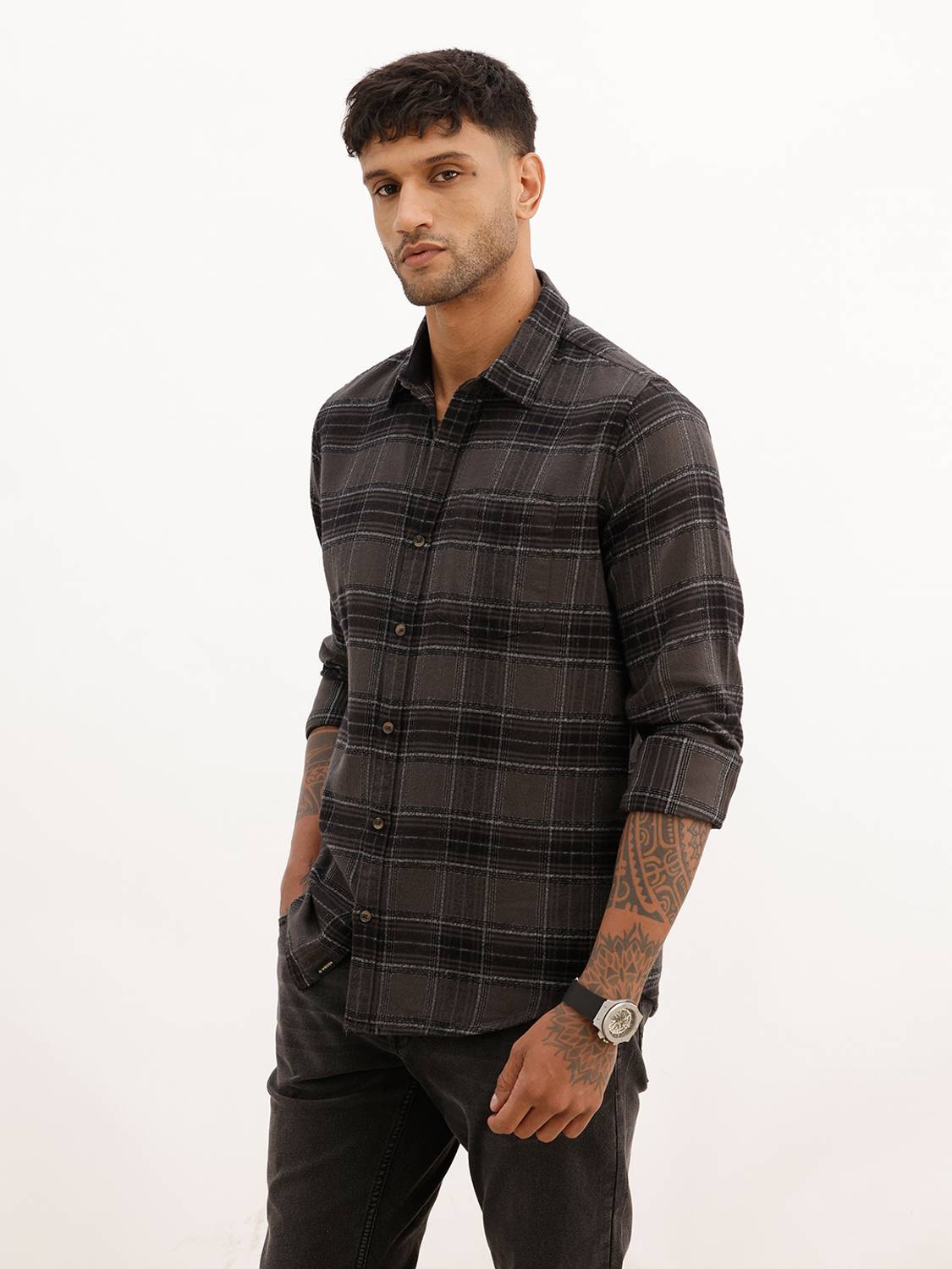 Men Slim Fit Checkered Spread Collar Casual Shirt - Image 4