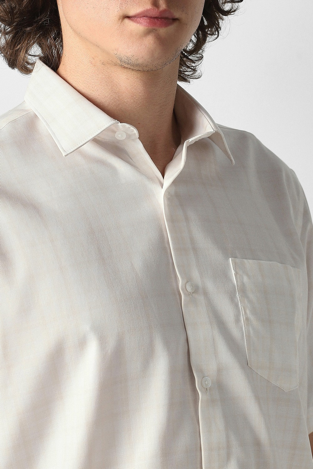 Image of VAN HEUSEN Men Comfort Fit Checkered Formal Shirt