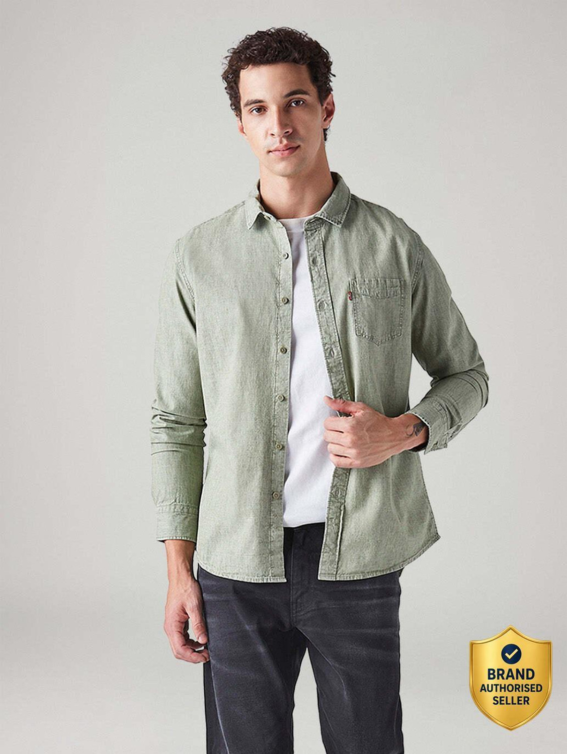 Image of LEVI'S Men Solid Casual Green Shirt