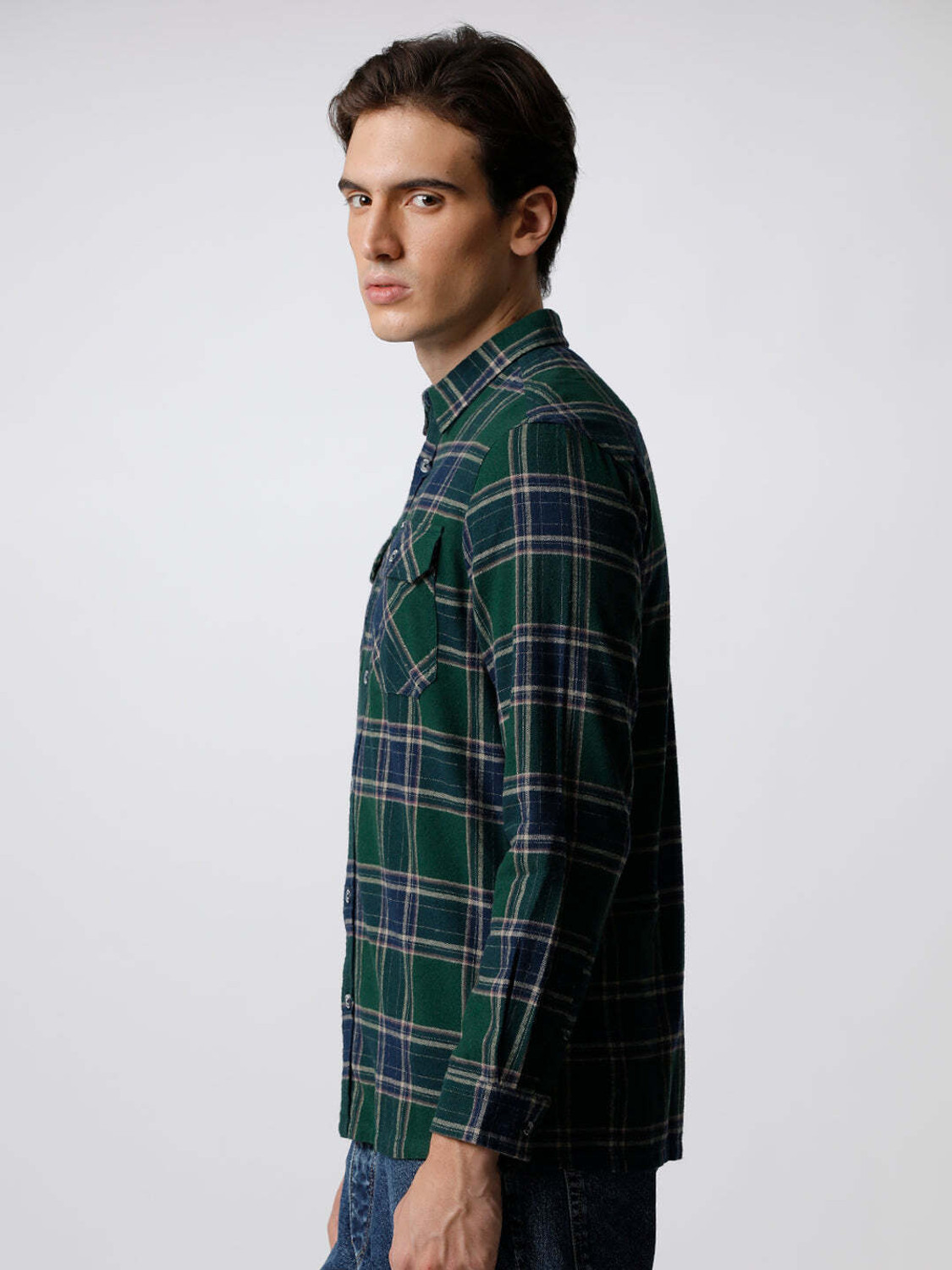 Image of THE BEAR HOUSE Men Slim Fit Checkered Spread Collar Casual Shirt