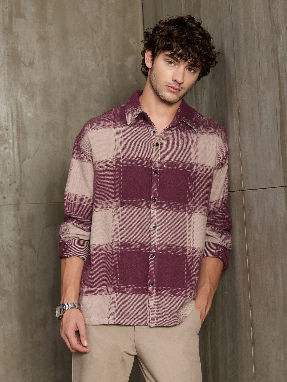Image of CAHOOT Men Relaxed Fit Checkered Spread Collar Casual Shirt