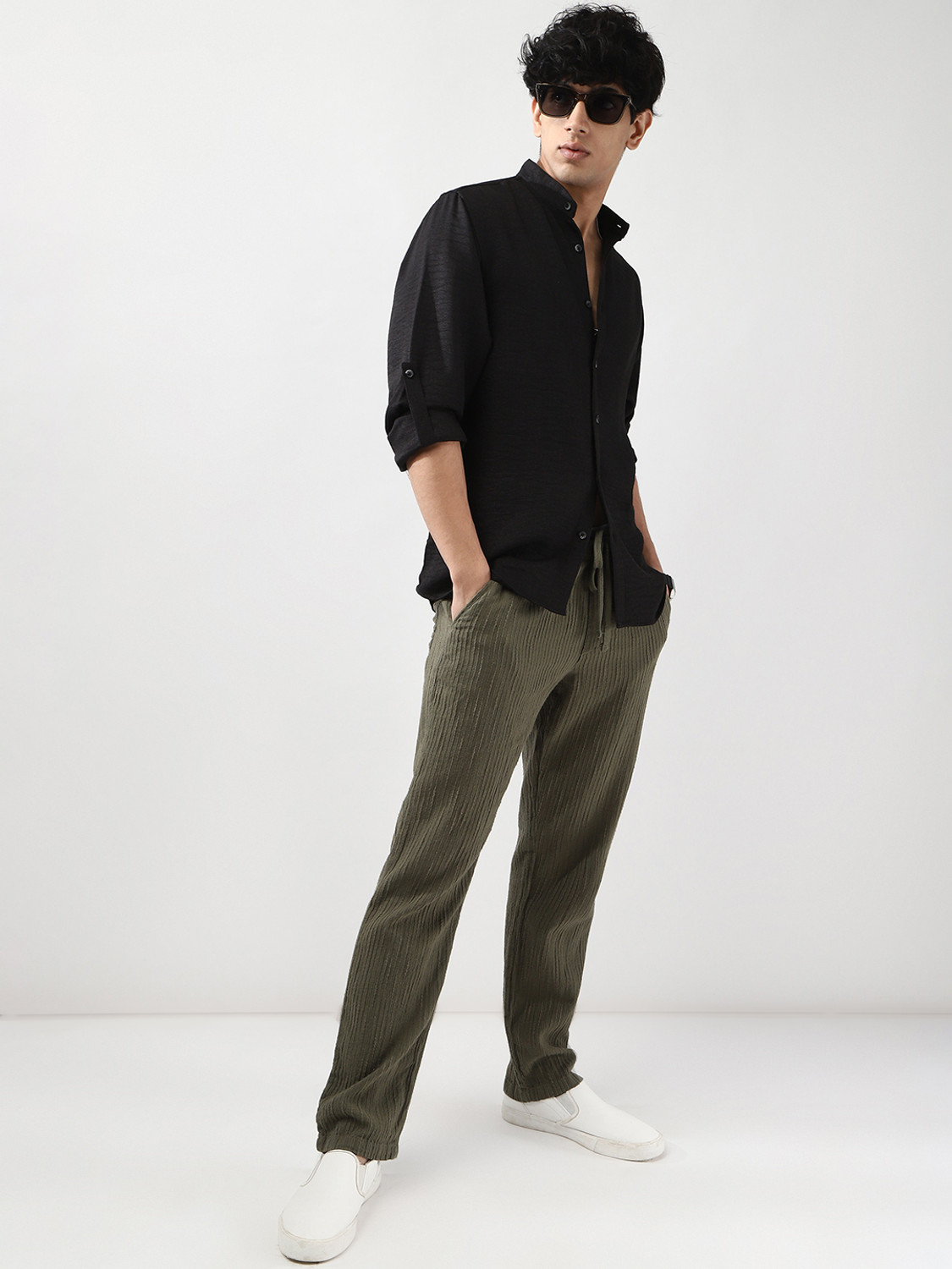 Image of Urbano Fashion Men Solid Casual Black Shirt