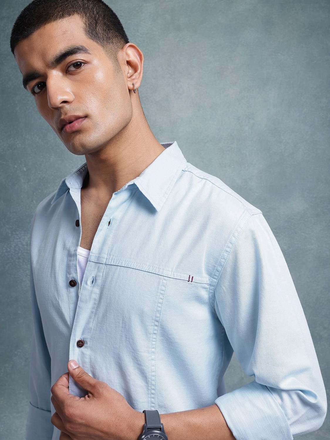 Image of Roadster Men Solid Casual Blue Shirt