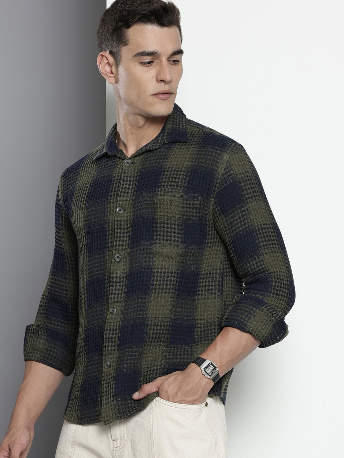 Image of The Indian Garage Co. Men Relaxed Fit Checkered Cut Away Collar Casual Shirt