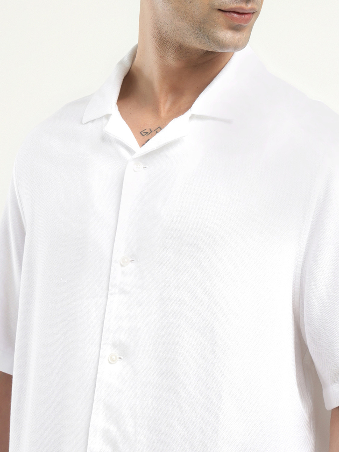 Image of LEVI'S Men Solid Casual White Shirt