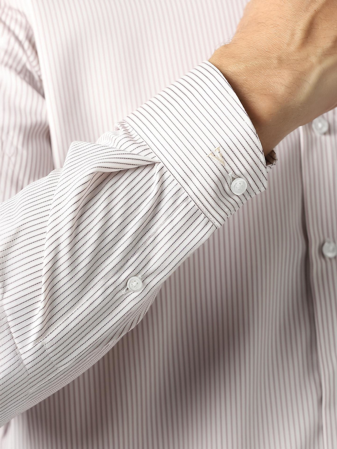 Image of VAN HEUSEN Men Slim Fit Striped Formal Shirt