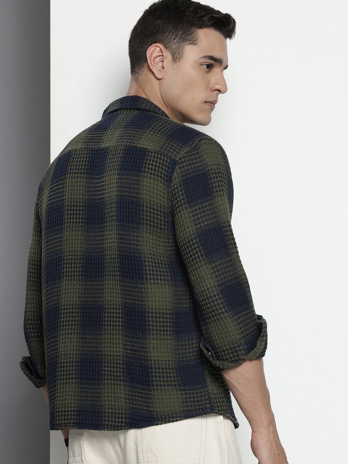 Image of The Indian Garage Co. Men Relaxed Fit Checkered Cut Away Collar Casual Shirt
